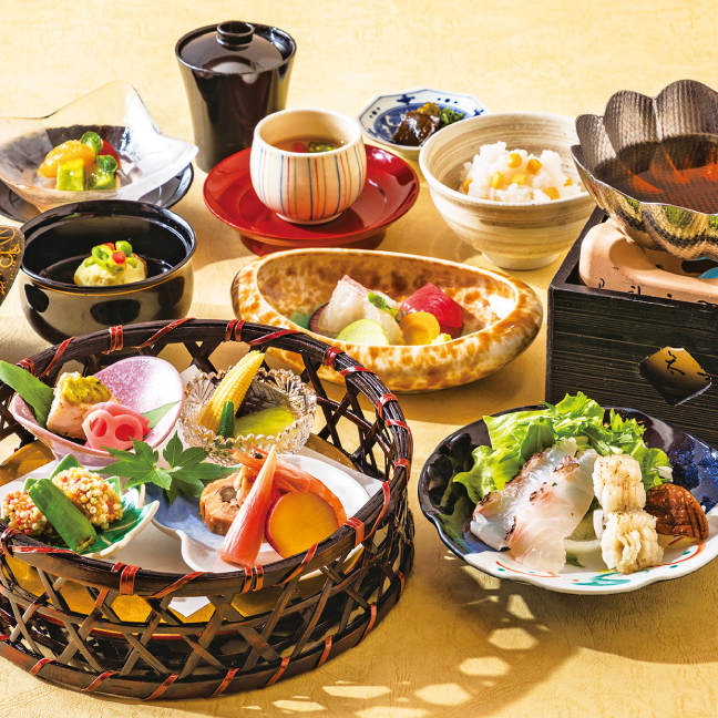 ［ホテル阪神大阪］<br>季節替わりのおすすめ会席料理をご用意。落ち着いた雰囲気の店内で和の美味しさを。