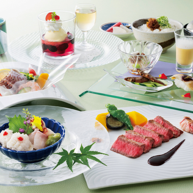 ［京都新阪急ホテル］<br>季節替わりの料理が愉しめる懐石風ランチコース。牛ロースステーキなど 全6品。