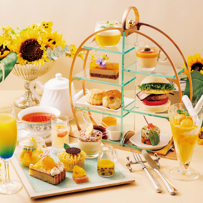 ［ホテル阪急インターナショナル］<br>日本紅茶協会に認定を受けた“おいしい紅茶の店”で季節ごとに変わるアフタヌーンティーセットを愉しめる。