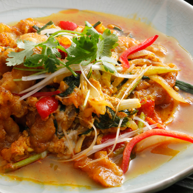 阪神梅田本店 地下2階 阪神バル横丁 グルメゾーン「クラビ バイ チェディルアン」 ソフトシェル蟹と卵のカレー香り炒めと一品とデザートセット