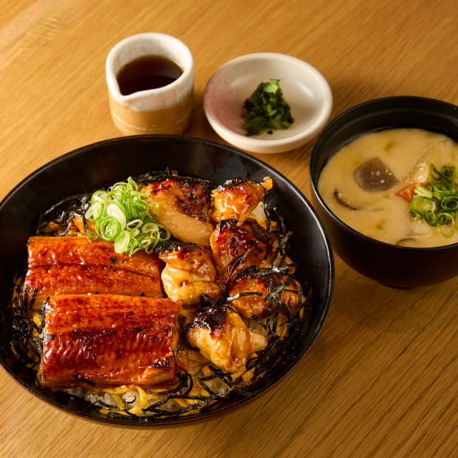 阪神梅田本店 地下2階 阪神バル横丁 バルゾーン「季節の和とお酒 うめさくら」 うなぎと鶏の2種盛り丼セット
